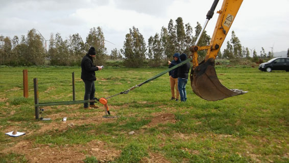 Cerdeña, Italia: hincado ramming pole test para planta solar